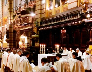 Missa Mosteiro de São Bento - com canto gregoriano e órgão.